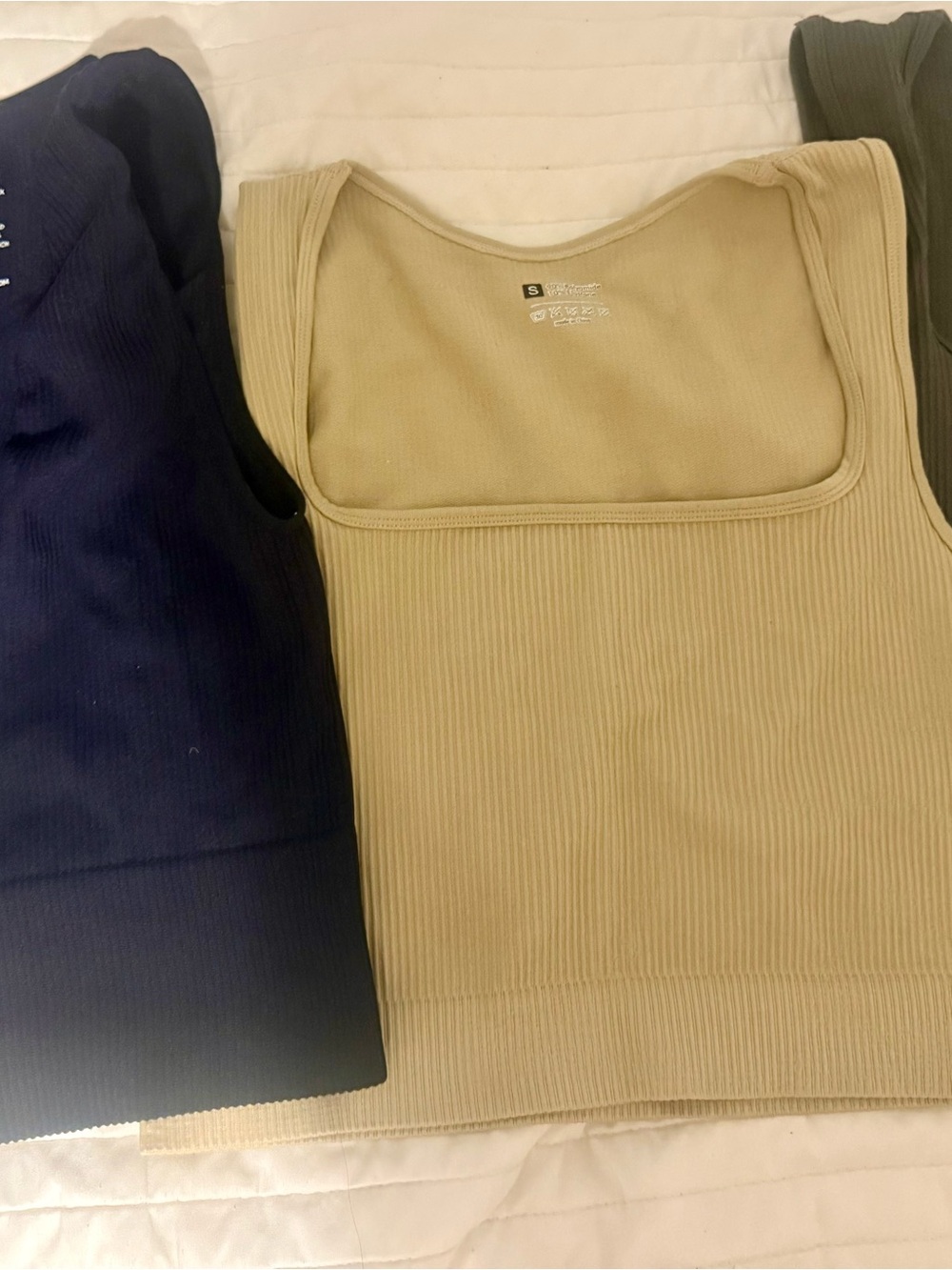 Hollister Tank & Graphic Tee Bundle - Light Blue, Cream, White, Black - Picture 10 of 10